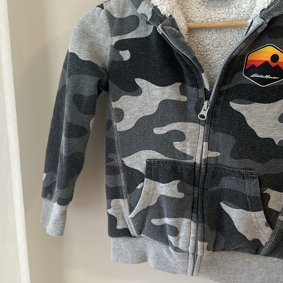 Eddie Bauer Camouflage Zip Up Hoodie Sweatshirt with Fuzzy Lining Size 5/6 - Picture 2 of 11